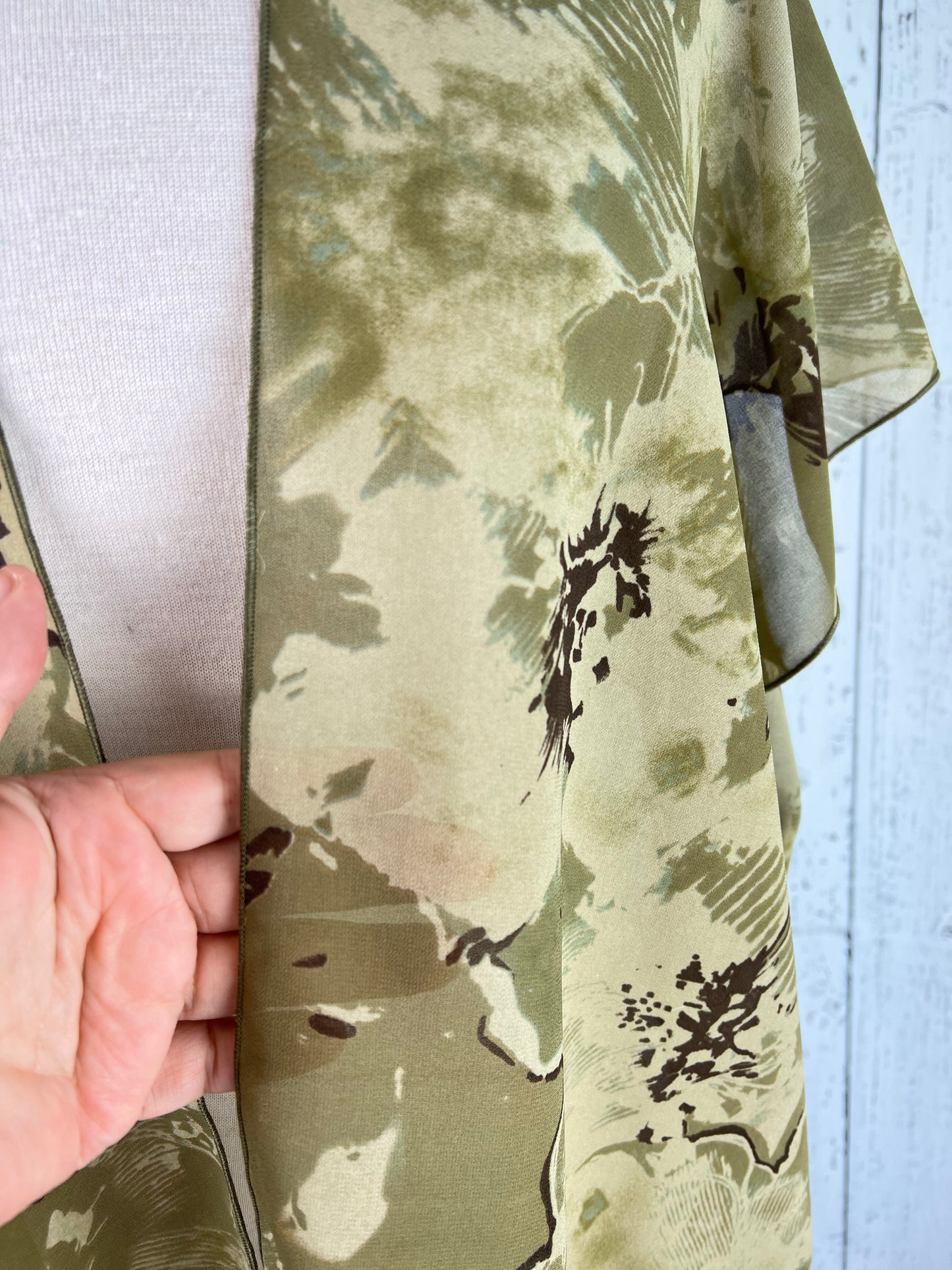 Khaki Green Floral Short Sleeve Kimono