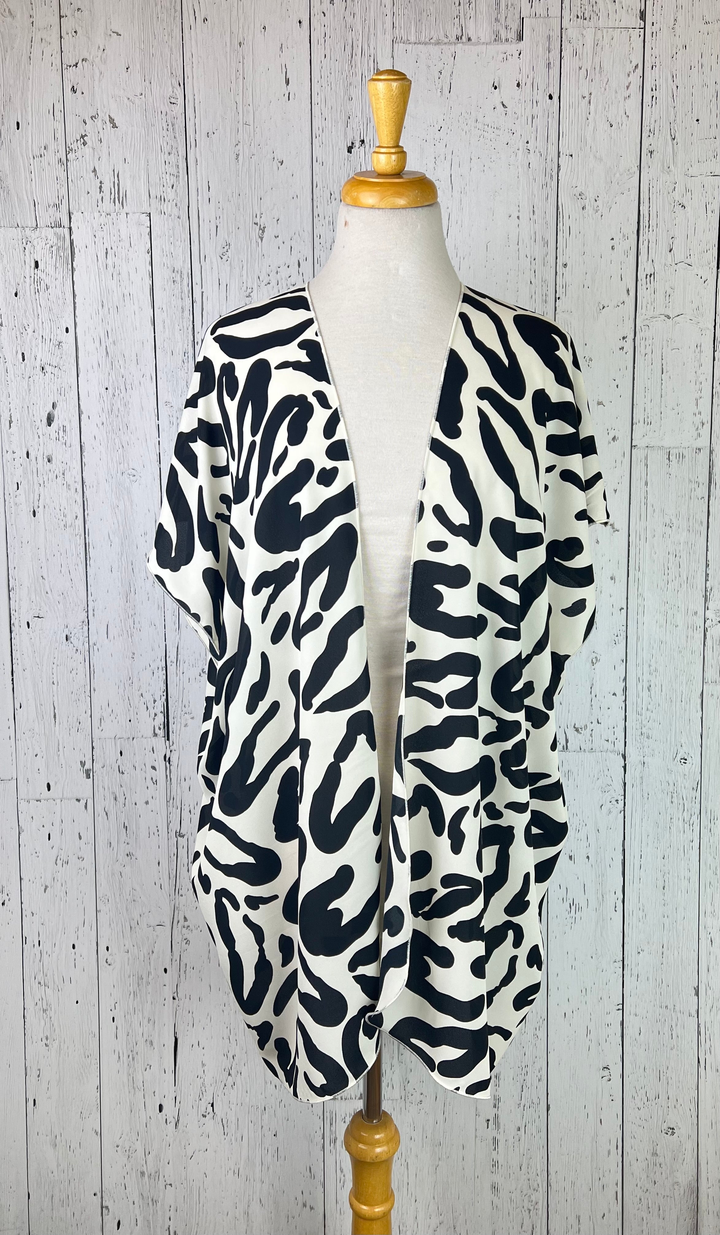 Cream & Black Animal Print Short Sleeve Kimono