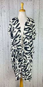 Load image into Gallery viewer, Cream &amp; Black Animal Print Short Sleeve Kimono
